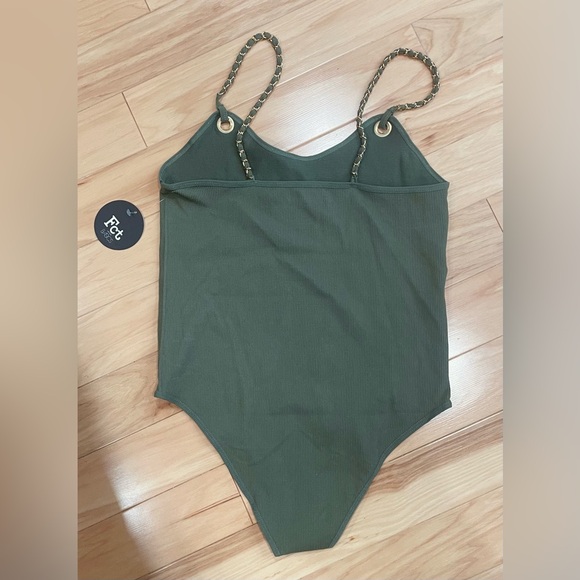 NWT Green Bodysuit with Gold Chain Straps - Picture 4 of 4